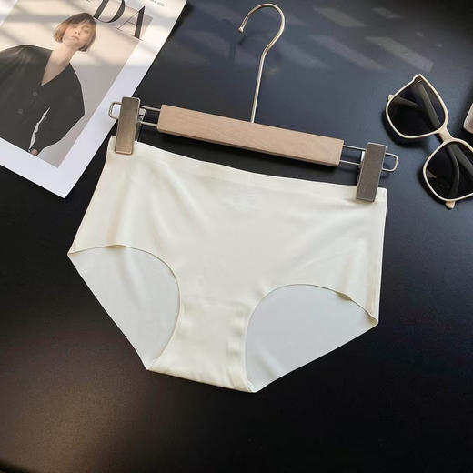 外贸原单正品，全新礼盒包装露露女士内裤,高档无痕内裤，一盒4条装!!
尺码M L XL 商品图8