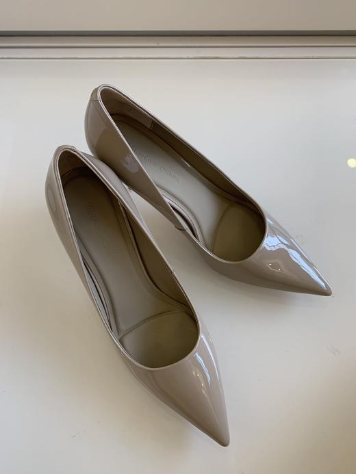 “ 奶油霜 ” 鞋面牛漆皮，内里羊皮，跟高6.5cm左右，不退不换 商品图1