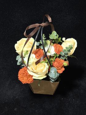 情语花艺【春风有信】香槟玫瑰3朵+橙芭比 见面小花盒 混搭鲜花（17点前订单当天送达，可备注送货时间）