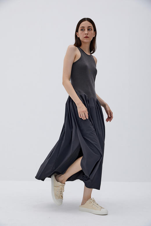 烟灰色背心阔摆连衣裙 商品图4
