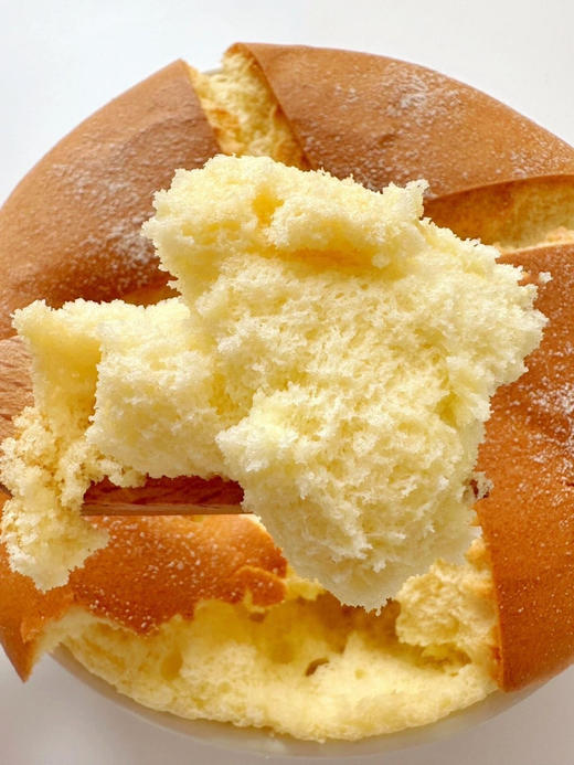 新疆积蜜天山牛乳云朵蛋糕，牧场牛奶， 新疆面粉， 新疆土鸡蛋。 为你带来奶香浓郁，入口即化的超美体验。230克/个 商品图1