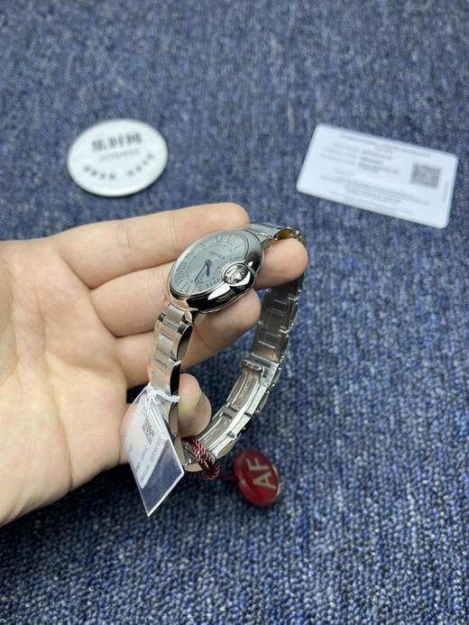 AF卡地亚蓝气球系列 中号33mm 冰蓝面 女士腕表 商品图3