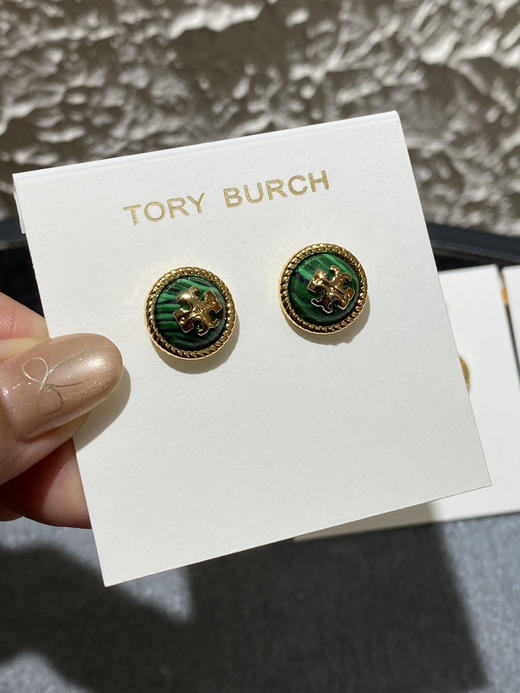 原单正品TORY BURCH 新款 半圆+金色logo款耳钉！四个色
青岛代工厂渠道
这款是四个颜色，全部18k镀金+抗过敏银针，品质特别好 商品图8