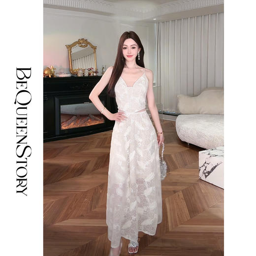 余潇潇【轻羽舞会】2025春装新款蕾丝羽毛亮片收腰吊带A字连衣裙 商品图2