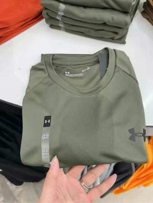 男士💰399/任意两件💥安德玛男款速干圆领短袖T恤，速干衣采用ISO-CHLL的冰感面料，让你在运动中保持干爽舒适～ 商品图10