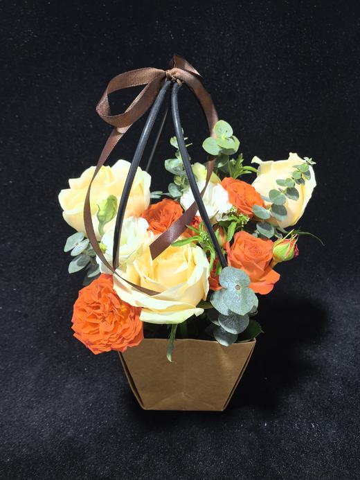 情语花艺【春风有信】香槟玫瑰3朵+橙芭比 见面小花盒 混搭鲜花（17点前订单当天送达，可备注送货时间） 商品图1