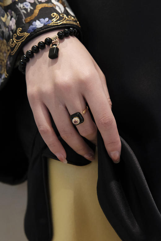 MELI&MOLI |黑耀石迷你方糖瓶黑耀石圆珠弹力手链—五行之水 商品图3