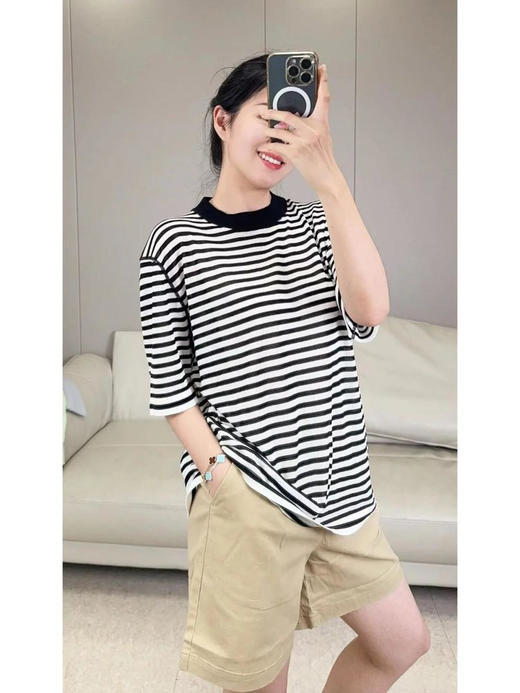 中性风黑白条纹棉麻短袖T恤 高舒适麻棉条纹上衣 ​有一定厚度 透气不闷 柔棉与汉麻混纺的新型面料 宽松直筒版型 这肉显瘦 经典条纹微落肩设计 简约复古 商品图8