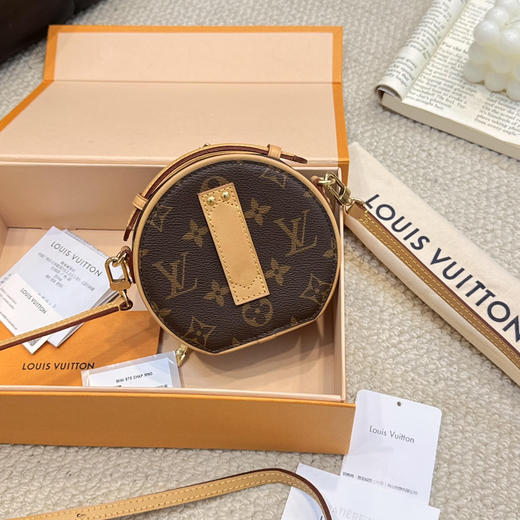 Lv 老花 mini chapeau 圆饼包 商品图3