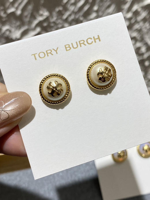 原单正品TORY BURCH 新款 半圆+金色logo款耳钉！四个色
青岛代工厂渠道
这款是四个颜色，全部18k镀金+抗过敏银针，品质特别好 商品图9