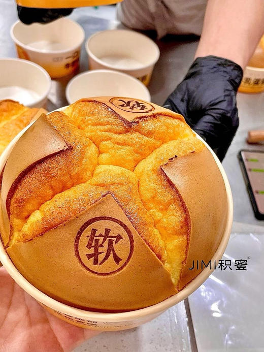 新疆积蜜天山牛乳云朵蛋糕，牧场牛奶， 新疆面粉， 新疆土鸡蛋。 为你带来奶香浓郁，入口即化的超美体验。230克/个 商品图0