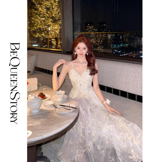 余潇潇【西域女神】金丝绣花吊带收腰连衣裙精致轻奢2025春装新款 商品图0