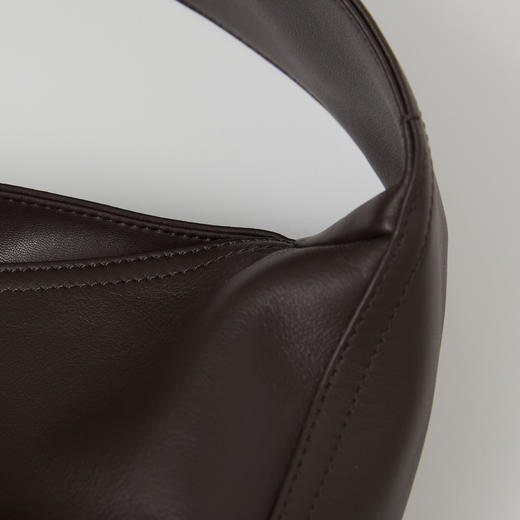 ROMI STUDIO“松弛慵懒”100%牛皮大容量软皮单肩腋下包RW24LP31376 商品图2