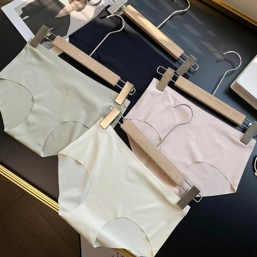 外贸原单正品，全新礼盒包装露露女士内裤,高档无痕内裤，一盒4条装!!
尺码M L XL 商品图3
