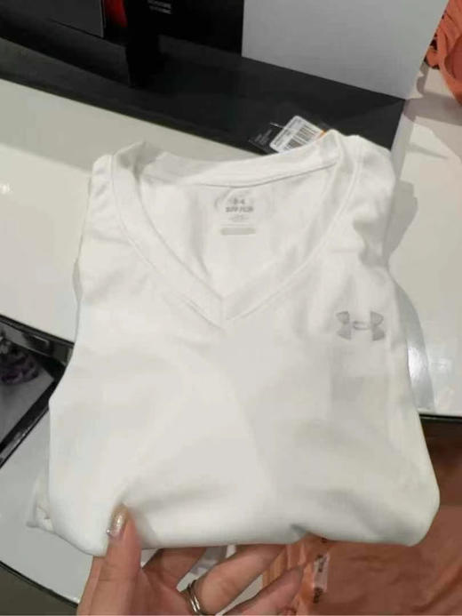 💰399/任意两件💥安德玛女士V领速干短袖T恤，速干衣采用ISO-CHLL的冰感面料，让你在运动中保持干爽舒适～ 商品图0