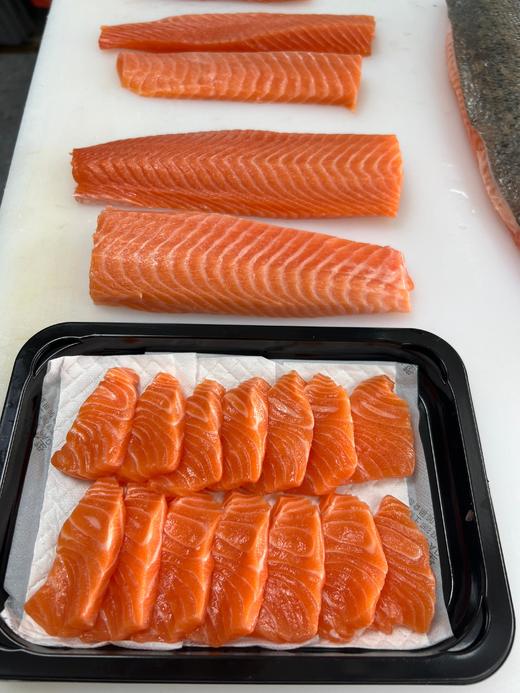 正宗三文鱼🍣鲜美至极！细腻柔软的肉质，轻轻一抿就在嘴里化开，像奶油一样丝滑～ 商品图1