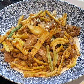 春笋炒土猪肉