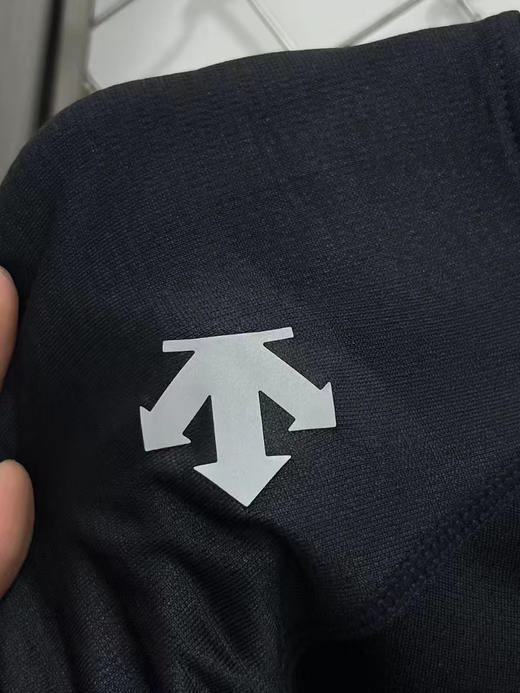 正品迪桑特高端系列短袖 全身纹理压胶 面料触感细腻 网眼拼接后背暗处logo纹理，无一处不显高级！ 商品图1