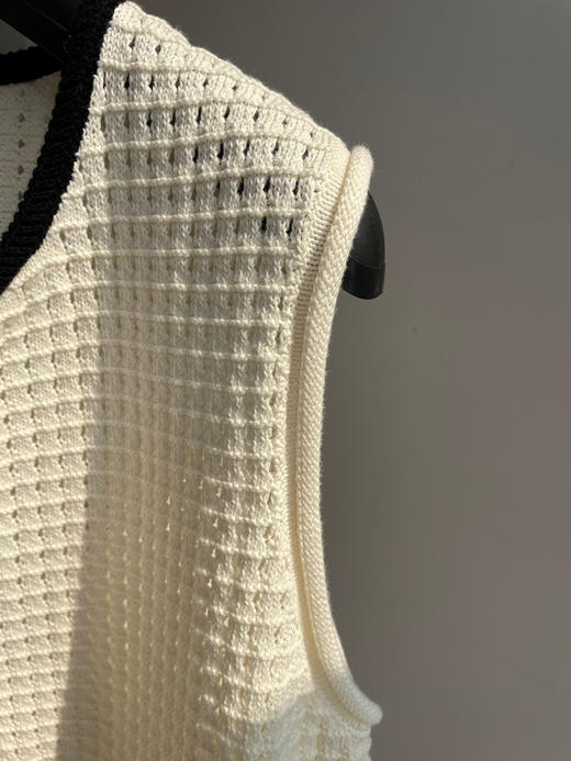 310-3 独家圆正  小禾 黑白撞色 针织背心 商品图7