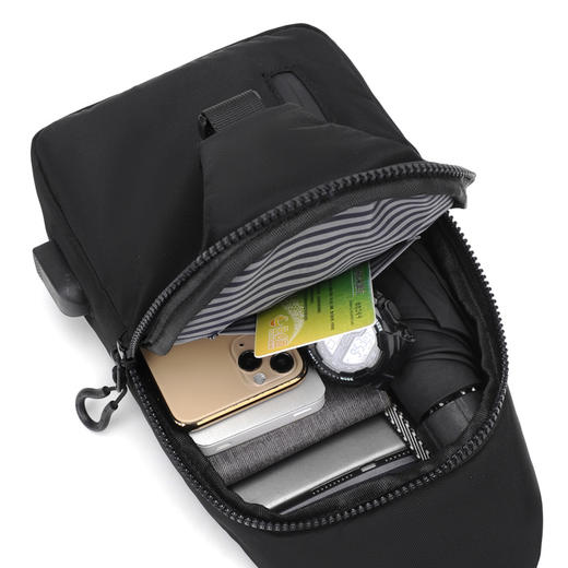 新款品味单肩斜挎包韩版时尚运动男包防泼水耐磨胸包 商品图3