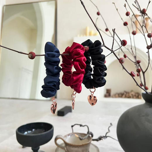 正品Theory发饰心形丸子头发圈大肠圈女头花头绳马尾绑头发发绳头饰，礼盒装三个一盒。 商品图11