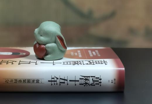 特别推荐！！！《万历十五年》，黄仁宇著，限量编号刷金版，小16开，布面精装，联经出版公司2024年5月初版。售价169元。 商品图2