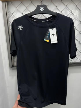 正品迪桑特高端系列短袖 全身纹理压胶 面料触感细腻 网眼拼接后背暗处logo纹理，无一处不显高级！