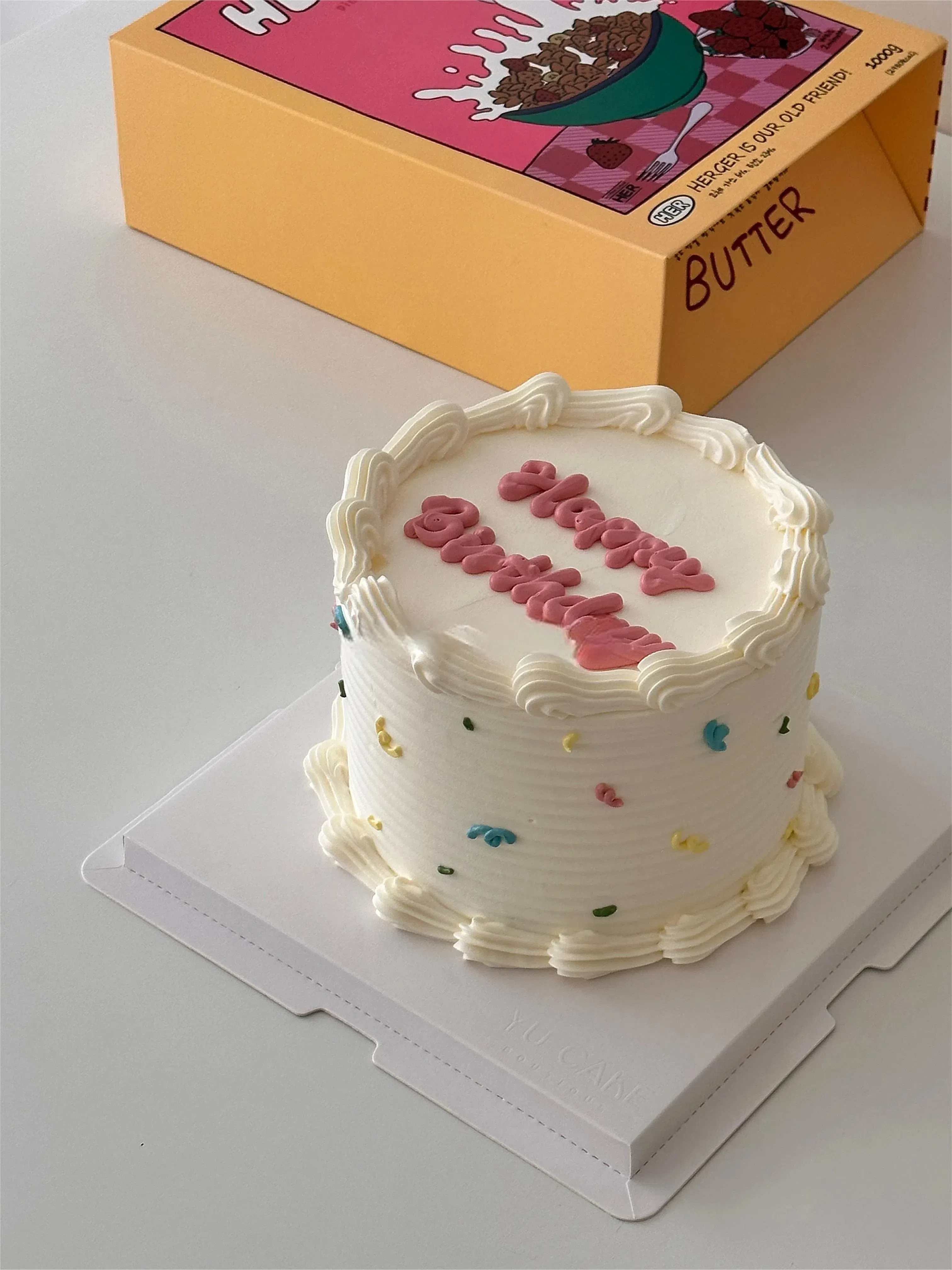 简约Happy Birthday蛋糕