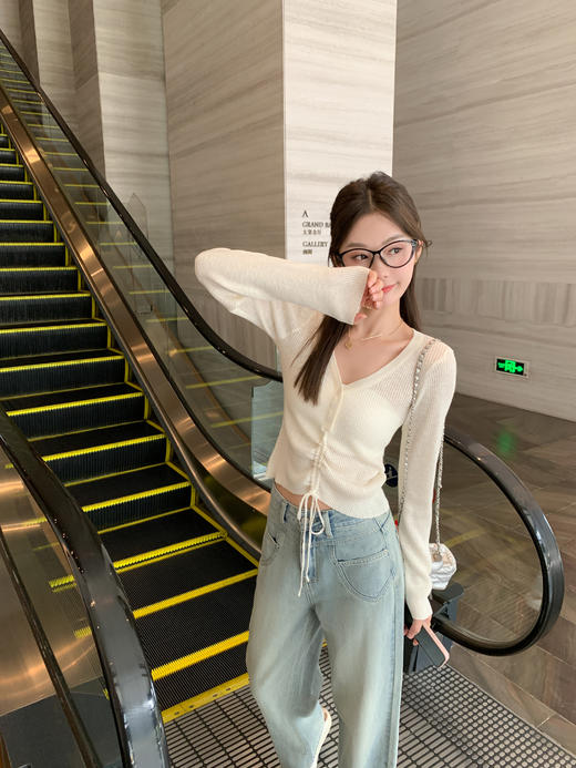 【129元任选2件】现货！2色V领抽绳针织衫 商品图4