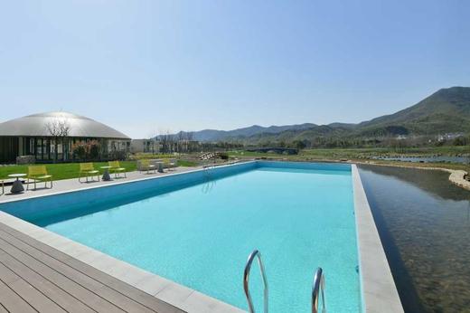 ★老友聚★￥499起/人-连住2晚！【长兴花间堂·沂水】，住享织晖高级房+2早2正+免费棋牌！择水而居、与竹相伴，住在山间的“圣托里尼”，躺进桃花源，宠物友好~有效期至2025年12月29日 商品图3