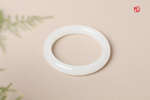 和田玉白玉手镯 圈口：55.8mm 商品图1