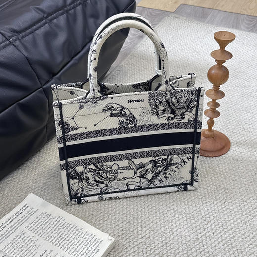 Dior 小号 奶白色 帆布刺绣 十二星座系列 托特 商品图1