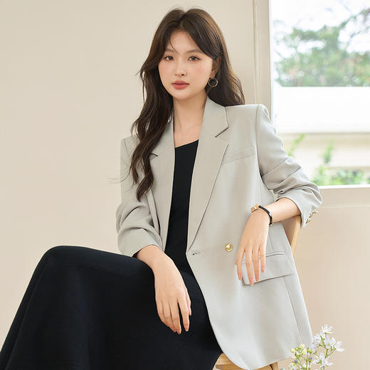 经典简约金属扣子装饰宽肩西装外套女早春通勤风西服上衣V3342354 商品图2