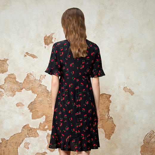 EITIE爱特爱夏季新款提褶V领不规则收腰显瘦印花连衣裙8207922 商品图4