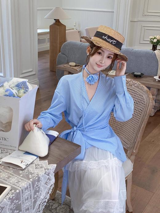 张心子【南法情调】春夏气质条纹防晒v领衬衫上衣 U2503033 商品图3