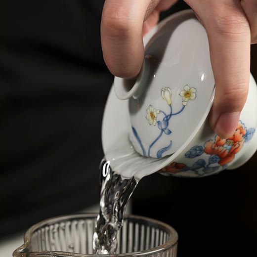 【广诚行盖碗岩茶组合】广诚行x一儒堂岁寒香韵青花加彩两才盖碗岩茶组合和和美美礼盒 商品图5