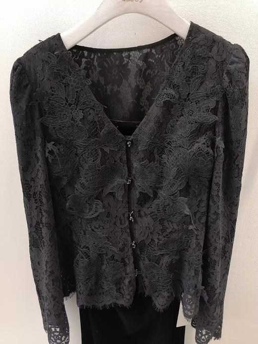 【门店同款】ENJOY秋季时光回廊V领单排扣蕾丝上衣 159445298 商品图3