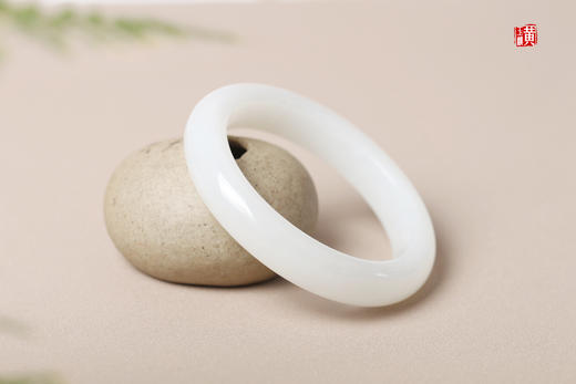 和田玉白玉手镯 圈口：55mm 商品图4