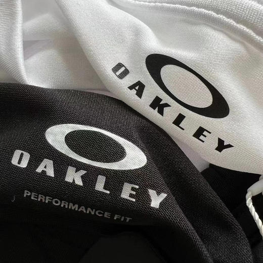 正品奥克利轻薄款速干体恤，弹力面料胸前小硅胶Logo印花蛮低调克制的设计 平时打球或者日常穿搭都可以性价比完全 OK 

颜色:黑色白色尺码:MLXL XXL 商品图5