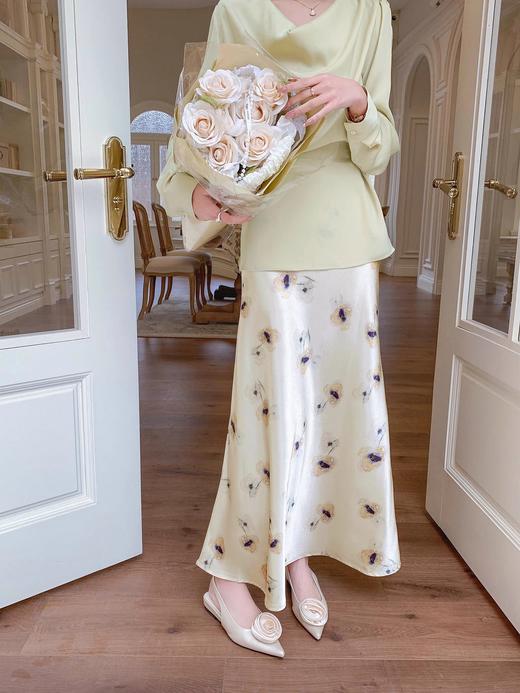 张心子【油画蔷薇】春夏高腰缎面碎花印花半身裙 U2503015 商品图8