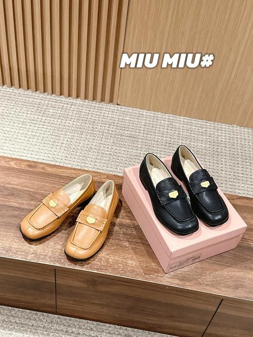 缪缪2025/ss春夏新款方圆头乐福鞋细节的设计在一众乐福鞋中脱颖而出（HC） 商品图0