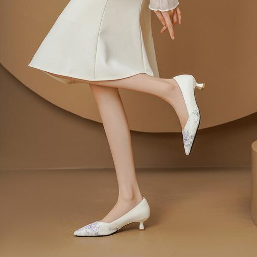 【预售5天】新中式绣花尖头单鞋，法式大码国风气质优雅浅口中跟鞋ALS&2509 商品图3