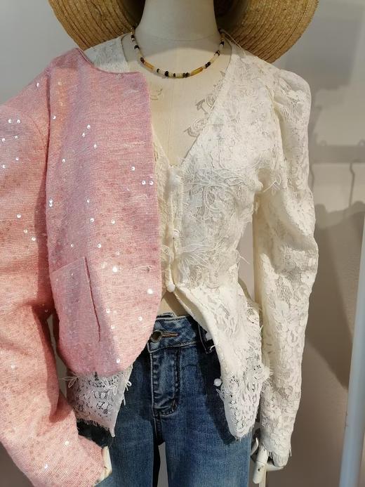 【门店同款】ENJOY秋季时光回廊V领单排扣蕾丝上衣 159445298 商品图1