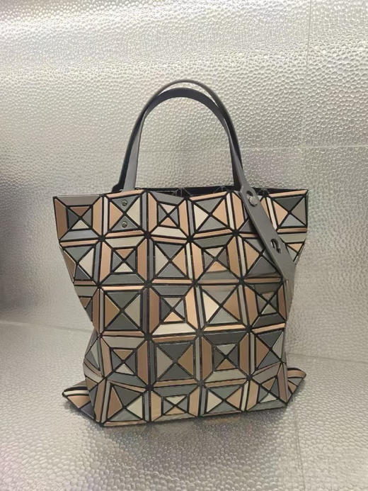 正品三宅一生，新款拼色六格丘比特，代购1600。三个色 商品图3