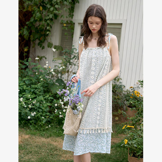 西遇法式吊带连衣裙女新款a字大裙摆海边度假碎花长裙D0050476 商品图0