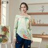 两三事 极光飞行 2025春季新款花色不对称下摆扭结一字肩针织衫女 商品缩略图0