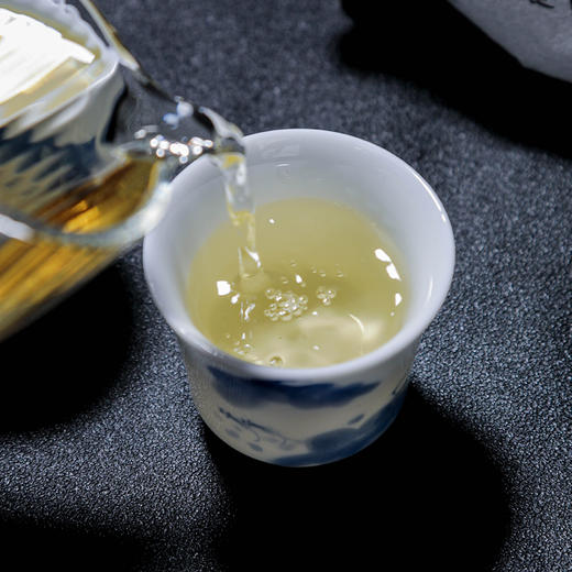 【预售8折，买5送1】2026《茶王树》古树春茶 200克*1饼 生茶 商品图2