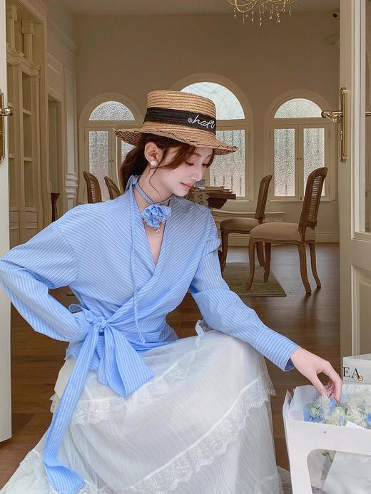 张心子【南法情调】春夏气质条纹防晒v领衬衫上衣 U2503033 商品图8