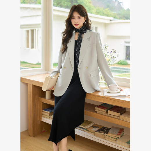 经典简约金属扣子装饰宽肩西装外套女早春通勤风西服上衣V3342354 商品图1