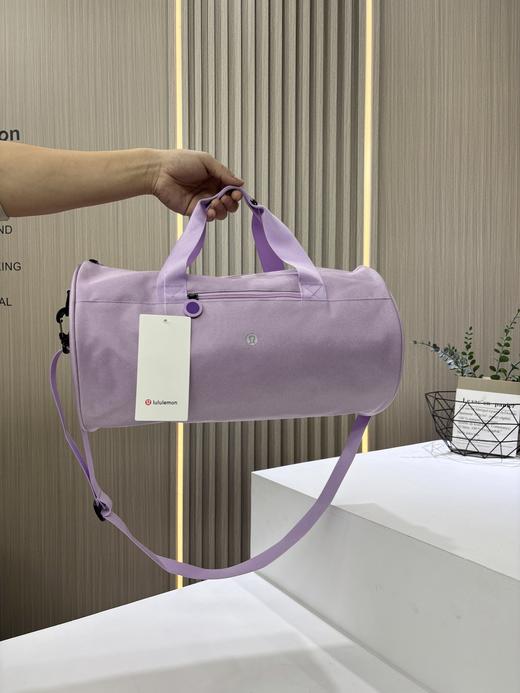 点此购买 lulu露露大容量轻便手提式圆桶旅行包 LL 311437 商品图8